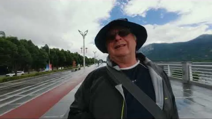 Preview image for the video "Jaké je letní počasí (období dešťů) v Kunming".