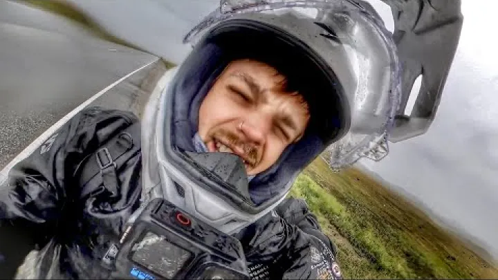 Preview image for the video "DIE GRENZÜBERQUERUNG VON RUSSLAND NACH モンゴル国! 🇷🇺 (Mit dem Motorrad um die Welt) [S5-E15]".