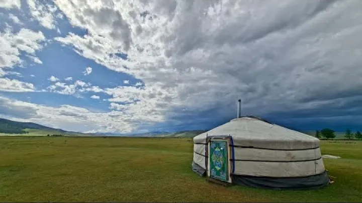 Preview image for the video "Leben in einer Jurte – Aufenthalt bei einer Nomadenfamilie in Mongolia central".