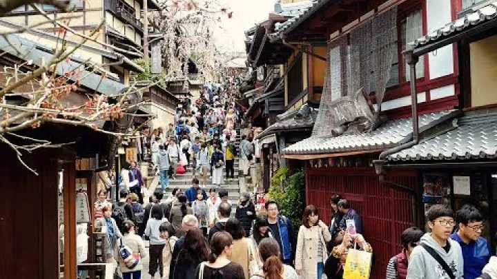 Preview image for the video "جولة سير في جنوب هيغاشيياما في Kyoto، Jepang | رواة قصص التجوال".