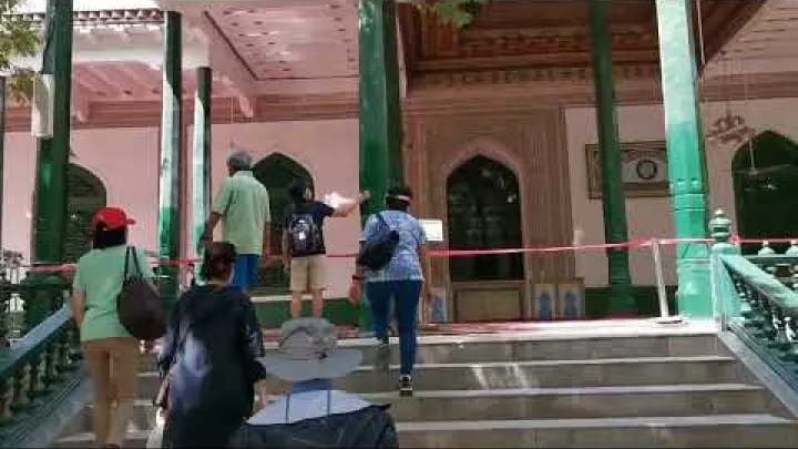 Preview image for the video "Mešita Id Kah, Kashgar, Sin-ťiang, Čína".