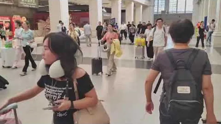 Preview image for the video "Lawatan Berjalan Kaki di Stesen Kereta Api HanKou, Wuhan, Republik Rakyat China".