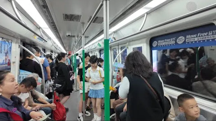 Preview image for the video "Poprvé metrem Wuhan – podzemní cesta Čínou!".