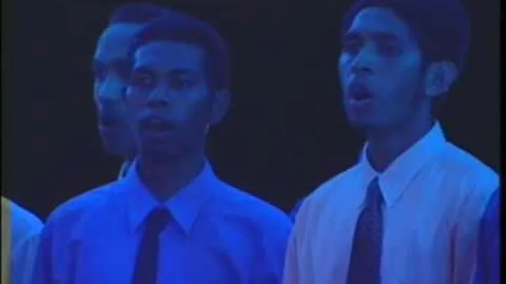 Preview image for the video "Itä-Timor, toukokuu 2002 -- Lipun nosto ja kansallislaulu".