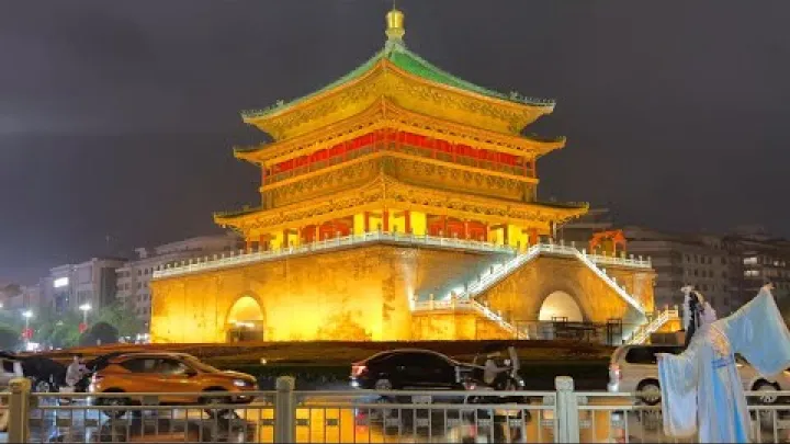 Preview image for the video "Esplorando Xi&amp;#039;an per la prima volta 🇨🇳 | Mura della città, Esercito di terracotta e monte Huashan | Vlog di viaggio".
