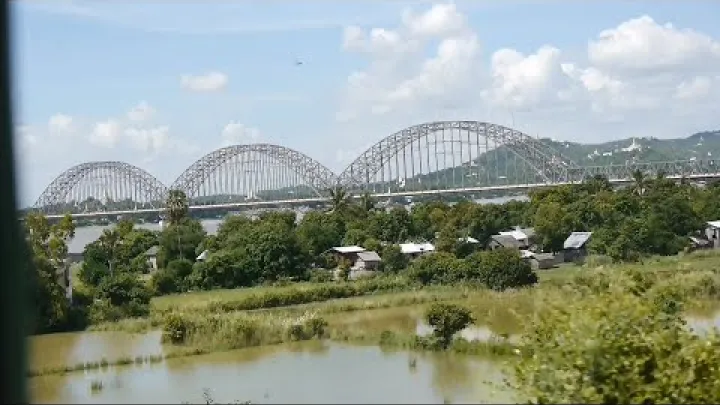 Preview image for the video "MYANMAR-EISENBAHN - MANDALAY BIS MYITKYINA".