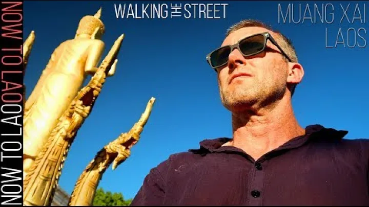 Preview image for the video "Viaggio in Laos | Passeggiata per le strade e shopping nella città settentrionale del Laos, Mư̄ang Sai | Informazioni sui viaggi in autobus".