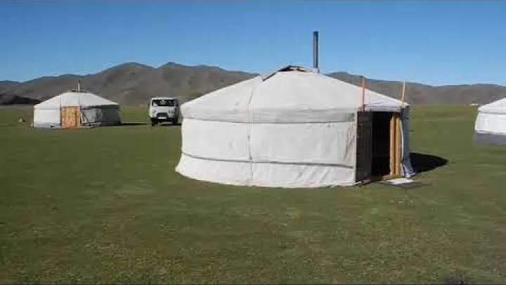 Preview image for the video "Das Ger-Camp einer Familie hoch oben in der Zentralmongolei, Mongolei".
