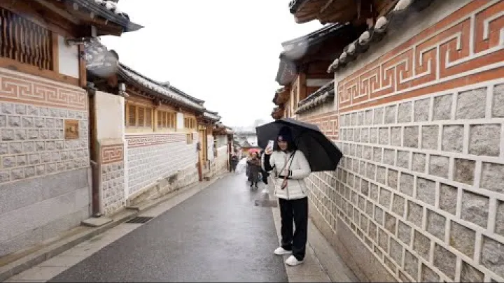 Preview image for the video "SEOUL, Korean tasavalta / Ziara ya kutembea kutoka Insa-dong hadi Bukchon alasiri yenye mvua siku za kazi [4K HDR]".